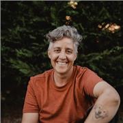 Soy profesora de español para extranjeros con amplia experiencia en comunicación y enseñanza intercultural. Imparto clases online